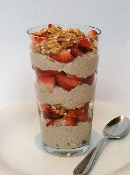 Fruit & Oatmeal Breakfast Parfait Nutrition Babes_fruit_parfait